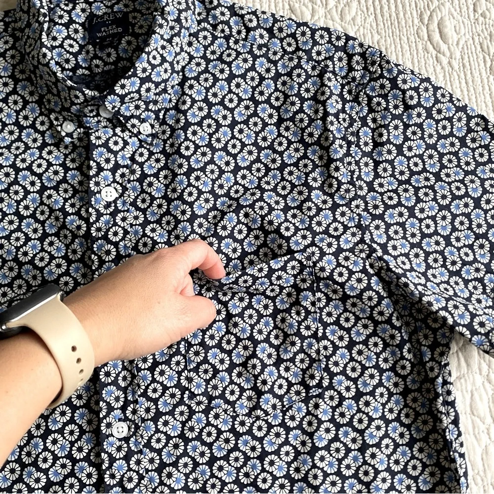 J. CREW Men’s Blue Floral Classic Flex Washed Button Up Short Sleeve Shirt Mediu